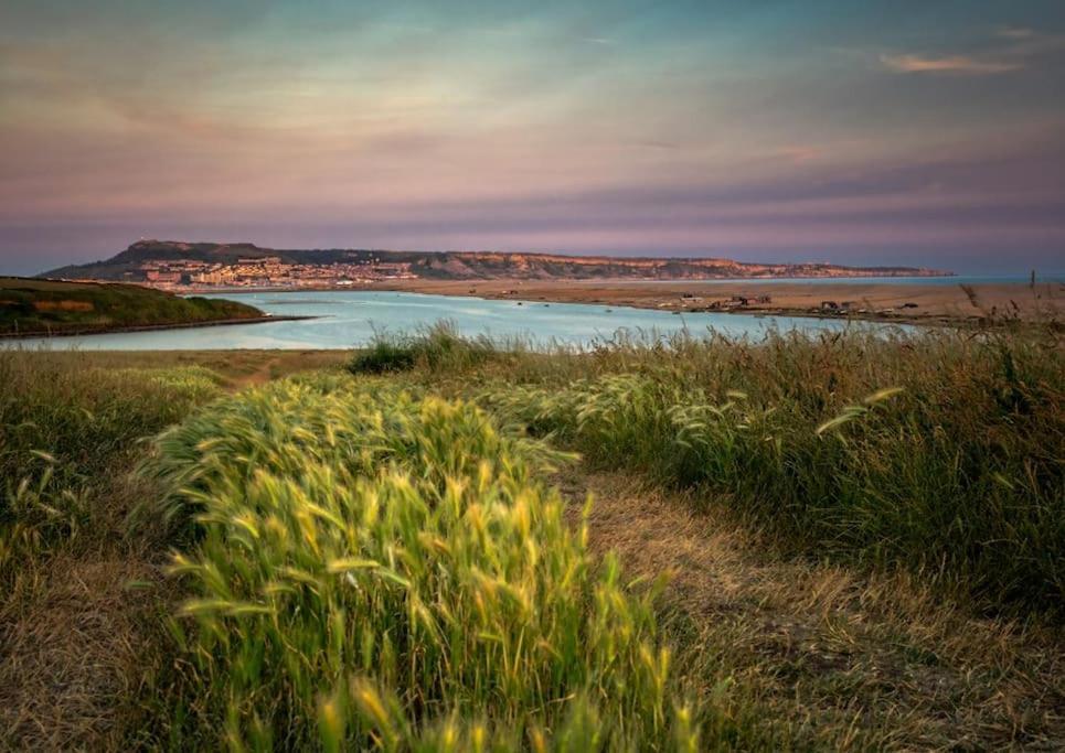 Luxurious Beach House Chesil Beach. Sleeps 6 Castletown (Dorset) Exterior foto
